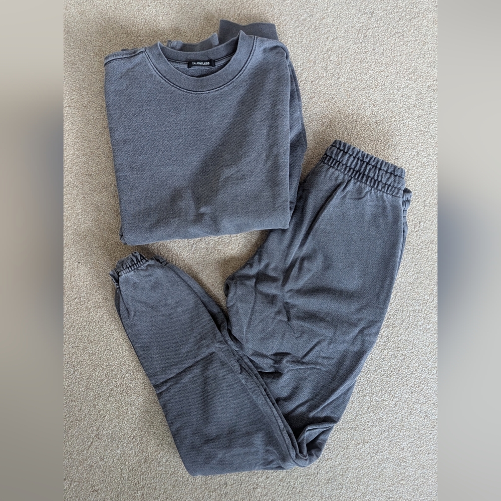 TALENTLESS Gray Sweatshirt & Joggers Set
